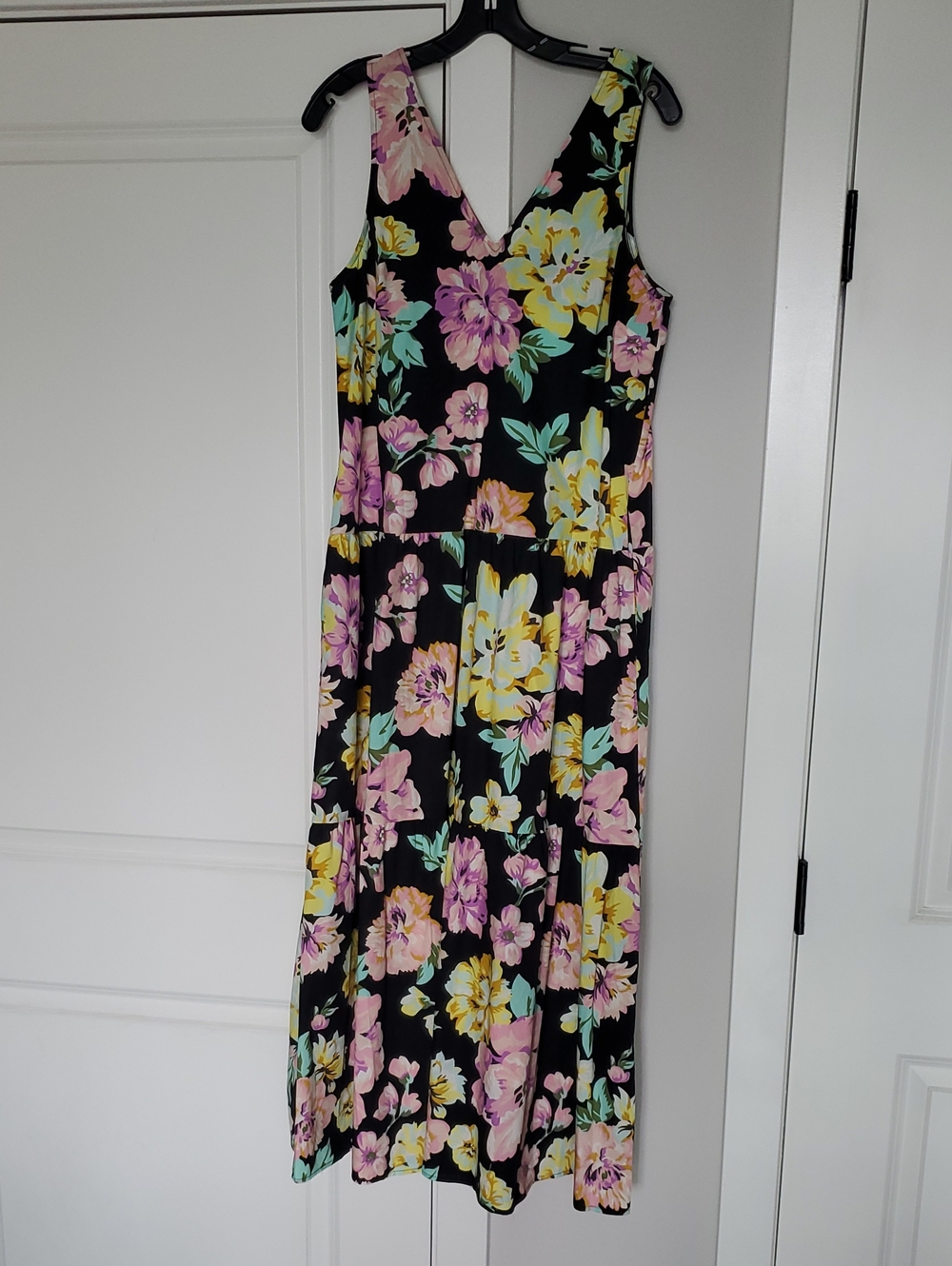V-NECK, SLEEVELESS LONG DRESS - NWOT